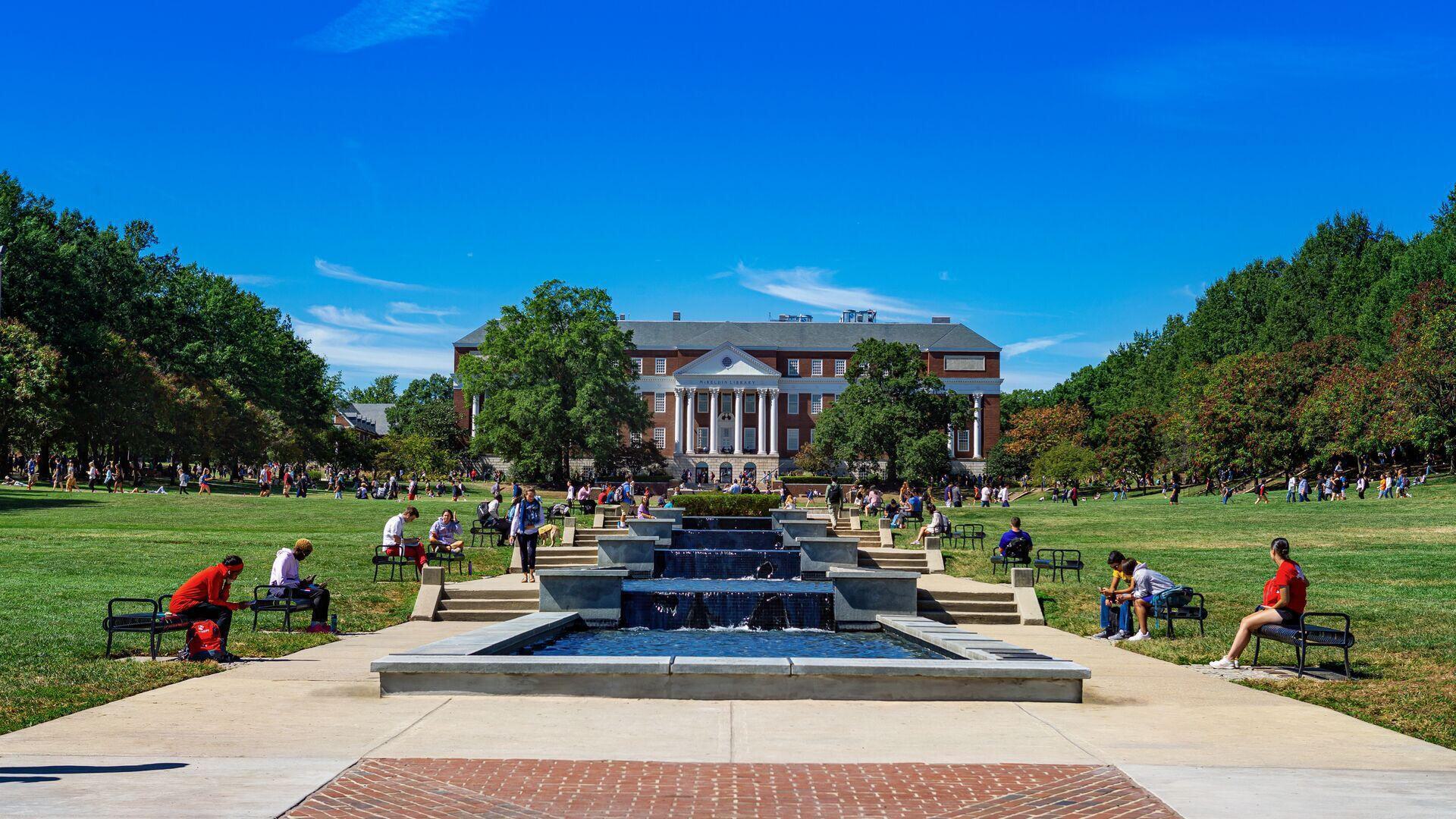 Students walking on McKeldin Mall